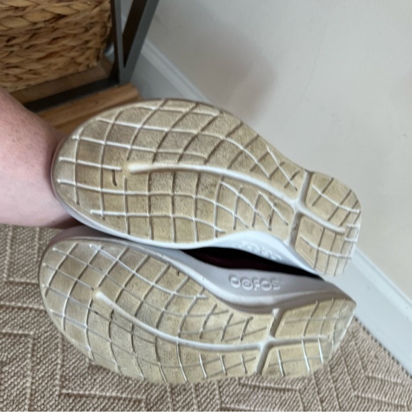 Oofos sz 10 - Picture 10 of 11